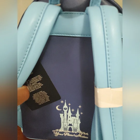 Loungefly Exclusive glow in the dark cinderella castle backpack - Picture 5 of 8